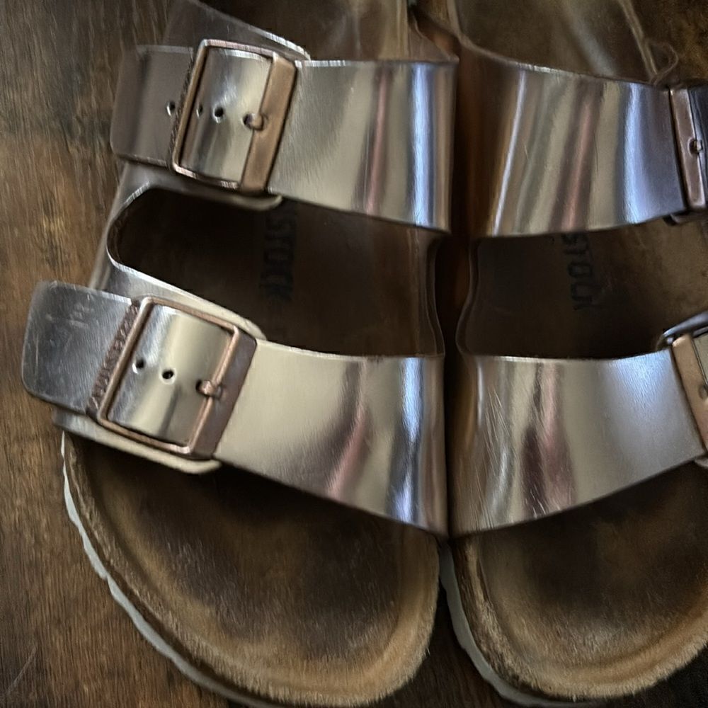 Birkenstock Arizona Soft Footbed
Leather  Sandals in Metallic Copper Size 39 - Picture 7 of 15